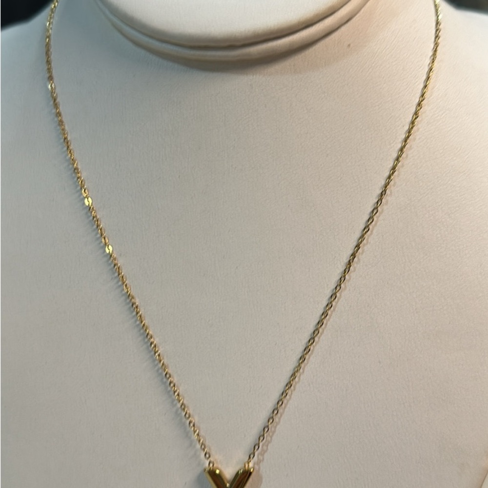 in fashion lv necklace 18” long - Picture 7 of 14